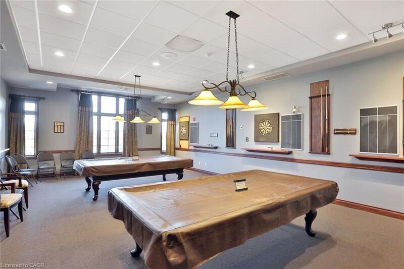 ATTATCHED BUNGALOW IN QUIET HAMILTON ADULT COMMUNITY!